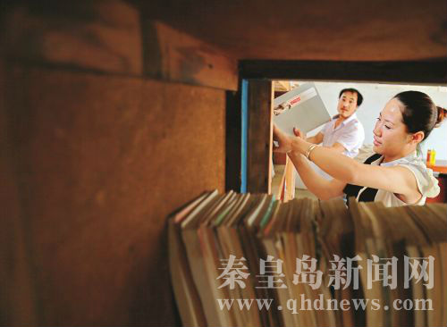 秦皇島昌黎農(nóng)民自費建書屋向村民開放(組圖)