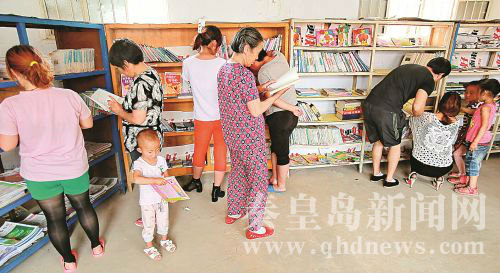 秦皇島昌黎農(nóng)民自費建書屋向村民開放(組圖)
