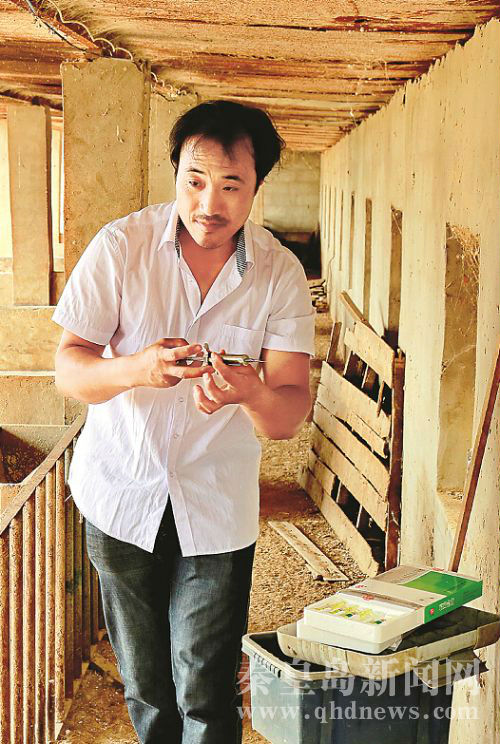 秦皇島昌黎農(nóng)民自費建書屋向村民開放(組圖)