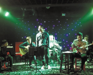 歌曲《遷安》錄制過程中。